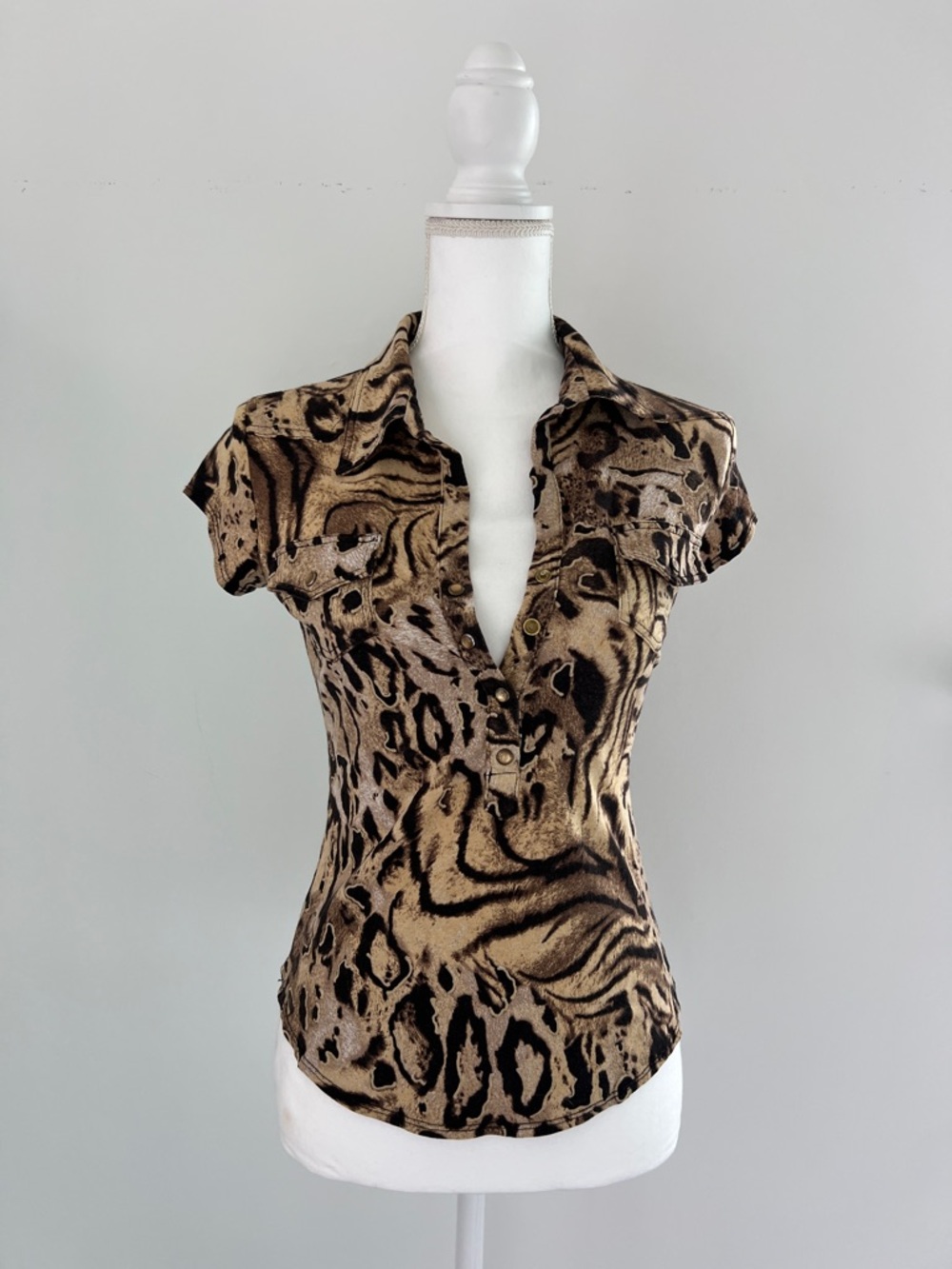 Cropped Button-Front Animal Print Polo Shirt - Brown